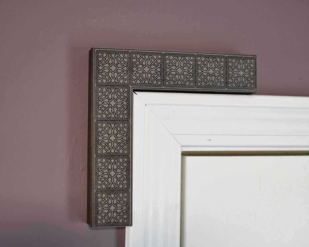 Decorative corbel with intricate design on a plain wall