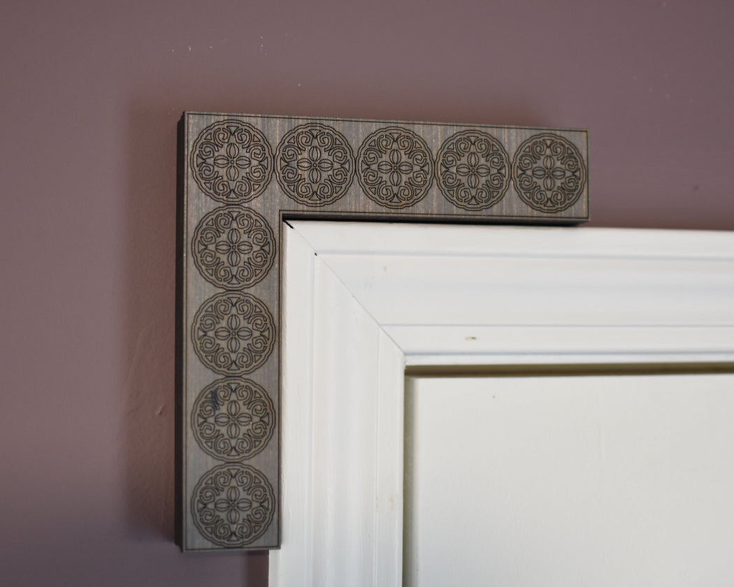 Outside Corner Corbel Pair - Circle Engraving